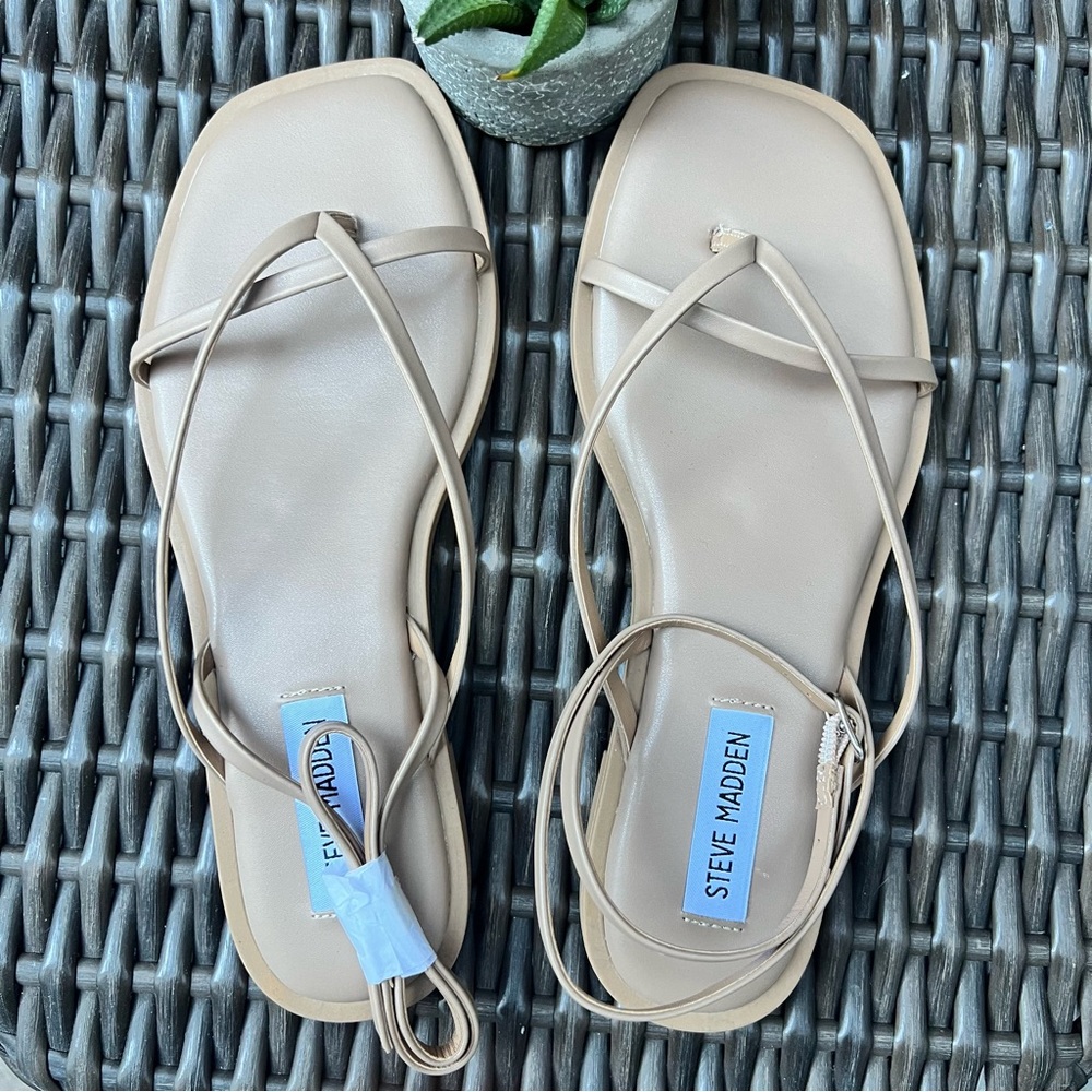Steve Madden Nude Flat Sandals - Picture 4 of 9